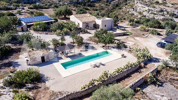 Prestigiosa Masseria nel cuore della campagna di Noto