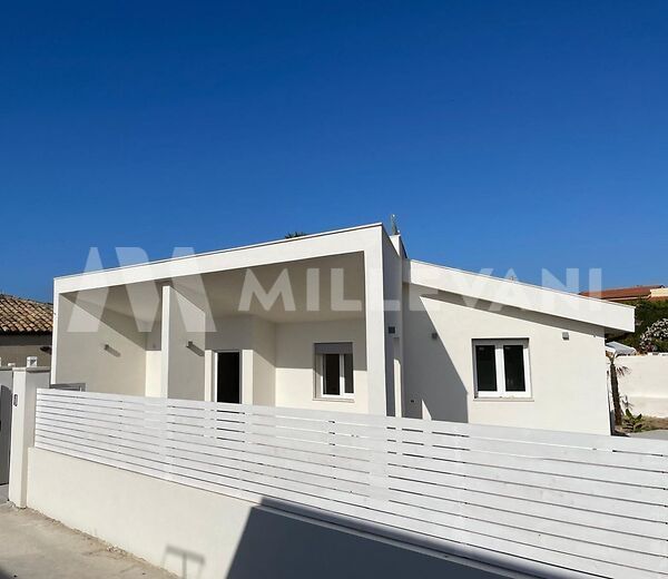 Independent villa 50 meters from the beach in Santa Maria del Focallo, Ispica