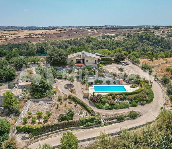 Modern and elegant Villa between Modica and Scicli