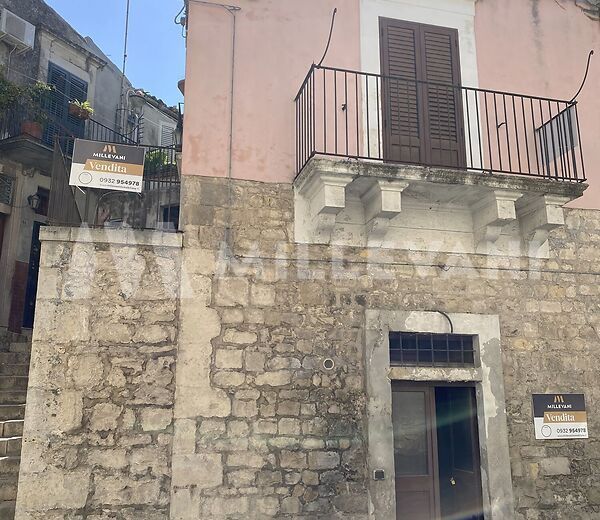 Casa singola a Modica Alta