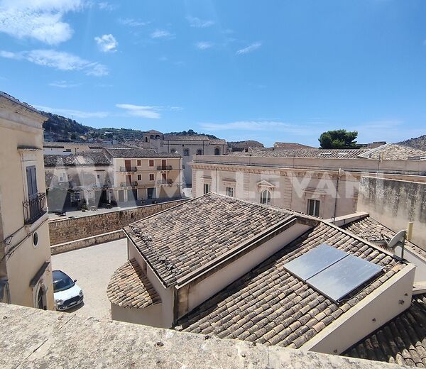 Palazzetto terra-cielo in Via Aleardi, Scicli