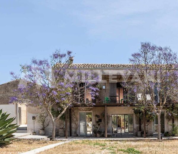 Elegante Villa a Noto con vista sulla Valle del Tellaro