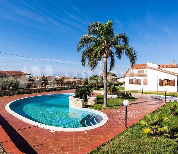 Splendida villa vista mare a pochi minuti da Marina di Ragusa