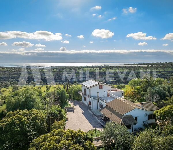 Stupenda Villa immersa nelle campagne del Val di Noto