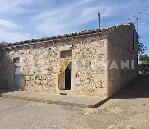 Stone farmhouse with sea view in Donnafugata