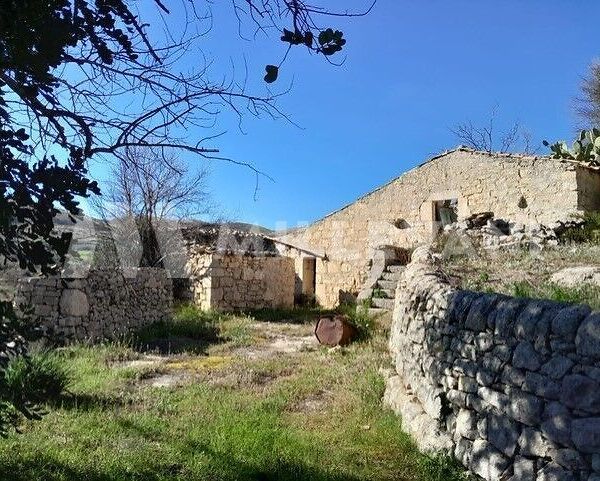 Tipica masseria nella campagna di San Giacomo, Ragusa