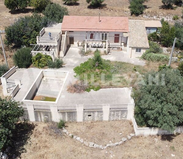 Farmhouse with swimming pool in Donnafugata, Ragusa