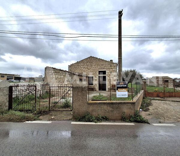 Rural stone house in Frigintini, Modica