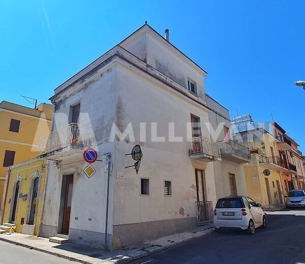 Casa indipendente in posizione centrale a Rosolini